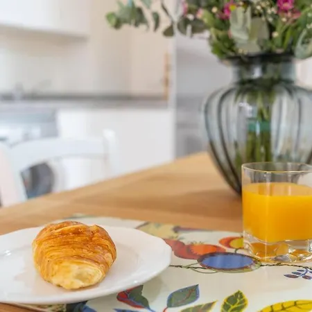 Nino De Guevara's Andalusian Charm: The Essence Of City Center Apartamento