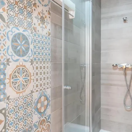 Apartamento Nino De Guevara's Andalusian Charm: The Essence Of City Center *