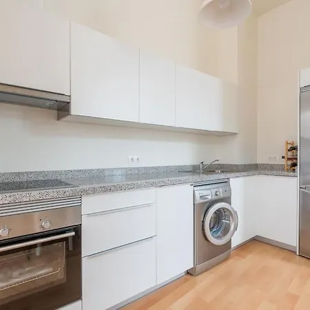 Nino De Guevara's Andalusian Charm: The Essence Of City Center Apartamento *
