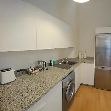 Nino De Guevara's Andalusian Charm: The Essence Of City Center Apartamento