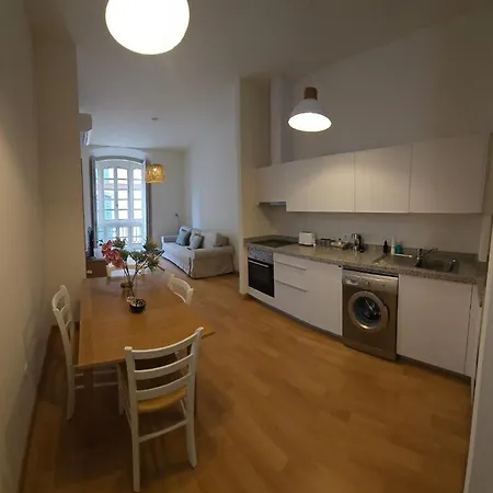 Nino De Guevara's Andalusian Charm: The Essence Of City Center Apartamento *